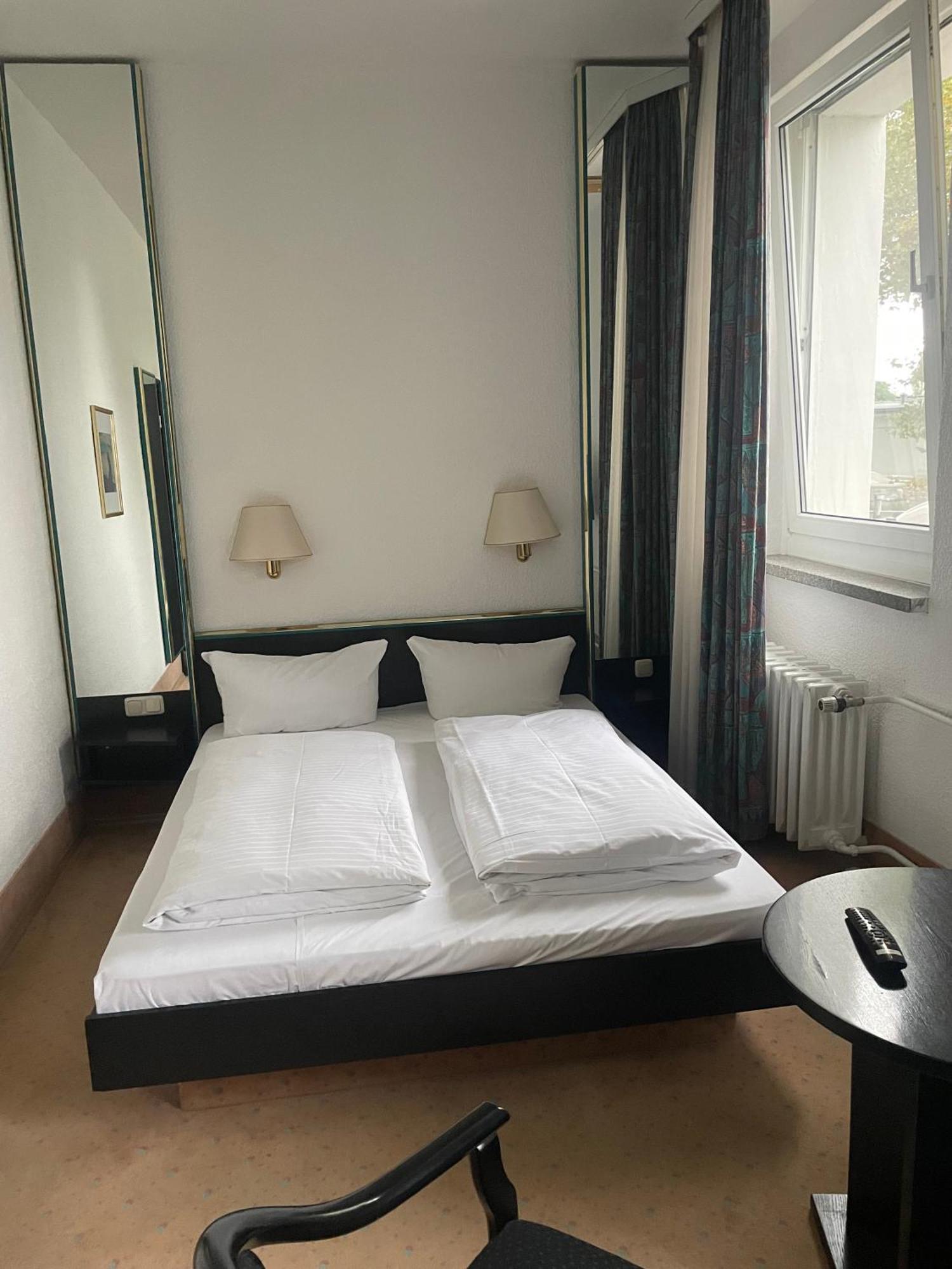 Hotel Bitterfelder Hof Buitenkant foto