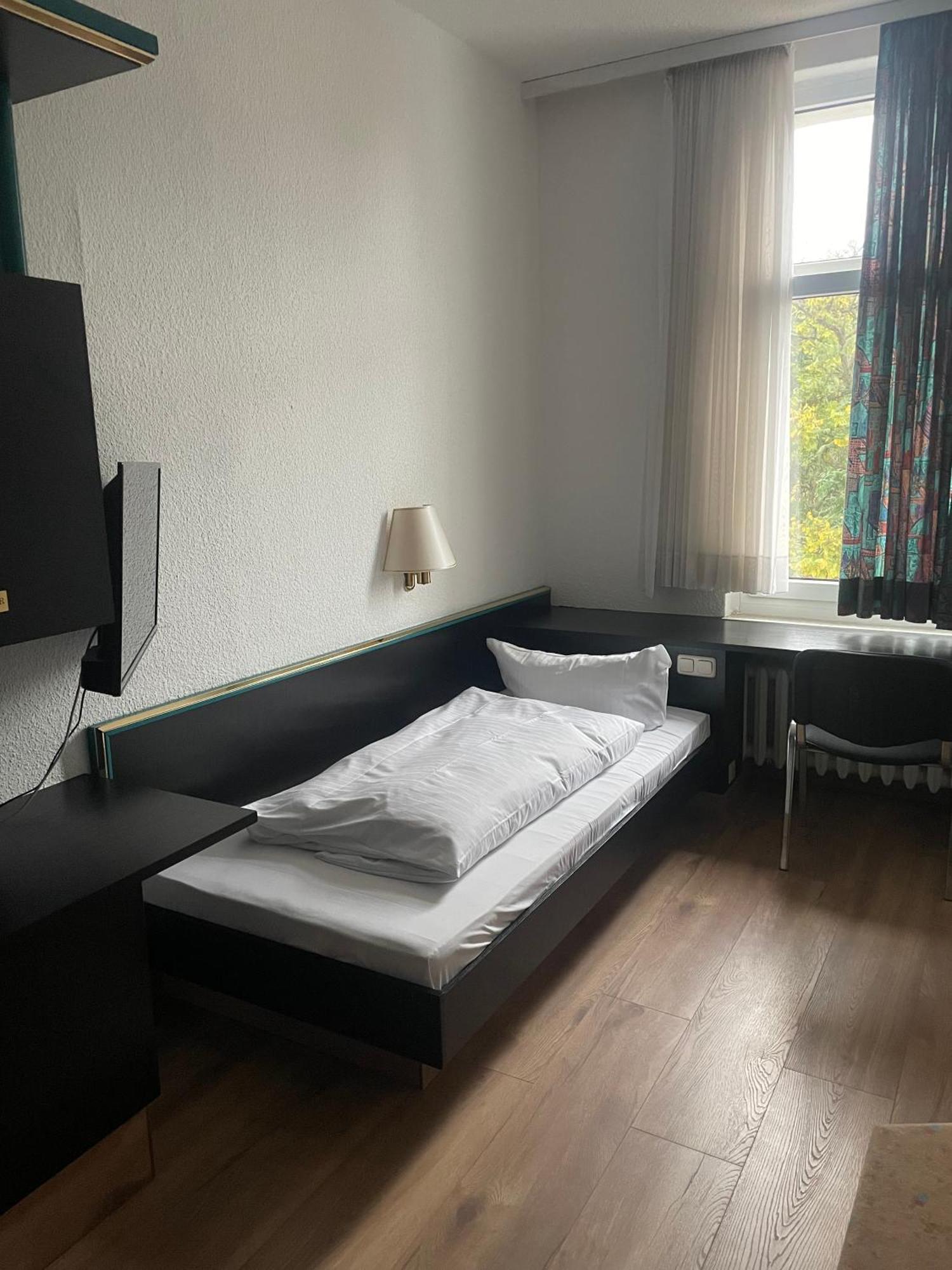Hotel Bitterfelder Hof Buitenkant foto
