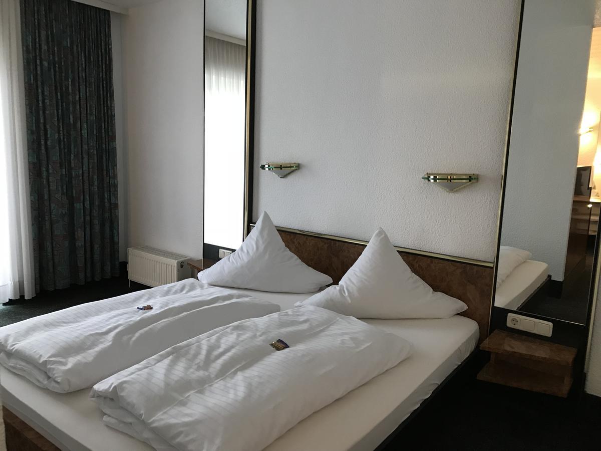 Hotel Bitterfelder Hof Buitenkant foto