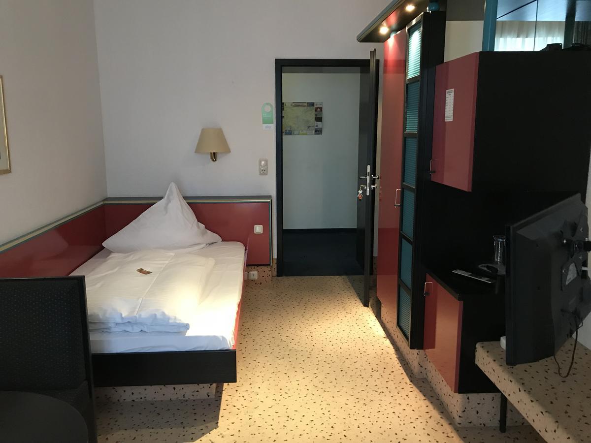 Hotel Bitterfelder Hof Buitenkant foto